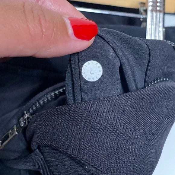 Lululemon Men’s Jogger Size Large in Black - Picture 13 of 16